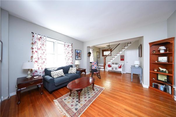 Interior, Living room, Pendant Lights, Wood Texture Flooring