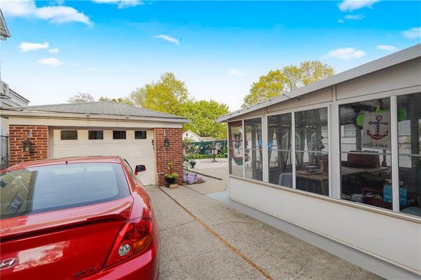 Detached Garage, Exterior