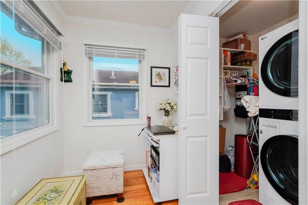 Interior, Washer, Wood Texture Flooring