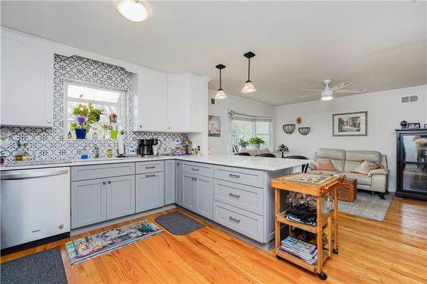 Interior, Kitchen, Living room, Pendant Lights, Wood Texture Flooring