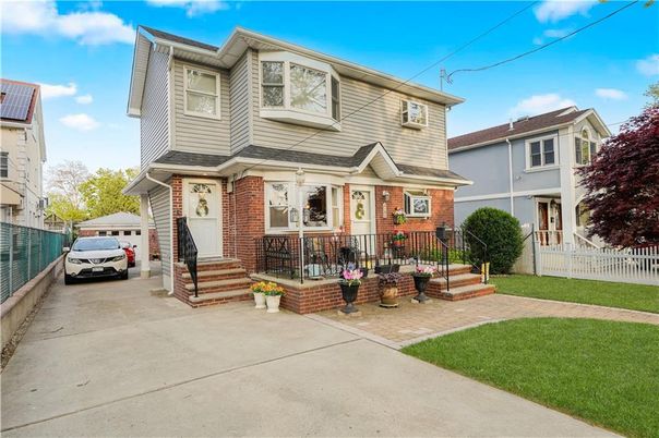 Exterior, Facade, Brick Facade, American Foursquare