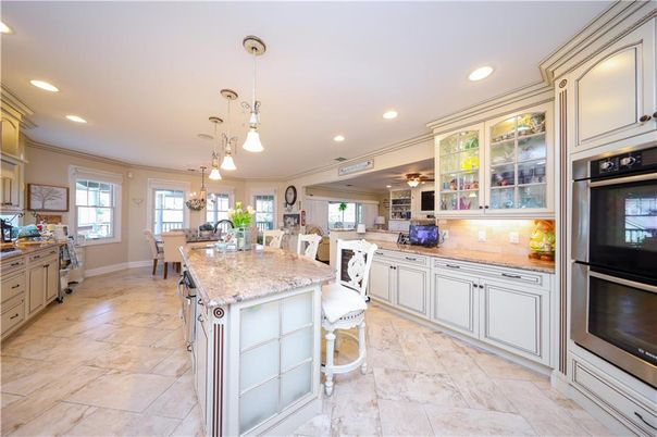 Dining room, Interior, Kitchen, Pendant Lights, Recessed Lighting, Stainless Steel Appliances