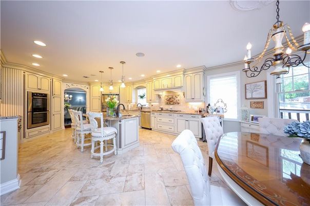 Dining room, Interior, Kitchen, Pendant Lights, Recessed Lighting, Stainless Steel Appliances