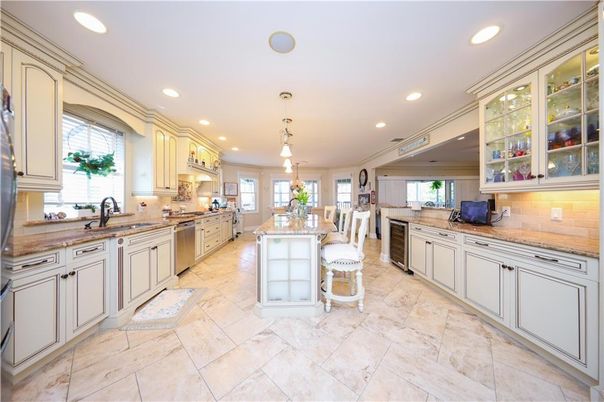 Dining room, Interior, Kitchen, Pendant Lights, Recessed Lighting, Stainless Steel Appliances