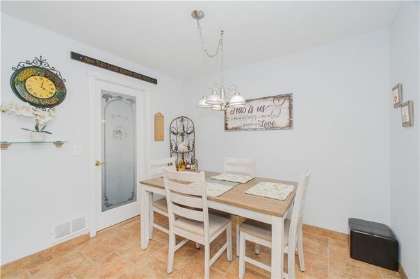 Chandelier, Dining room, Interior, Pendant Lights