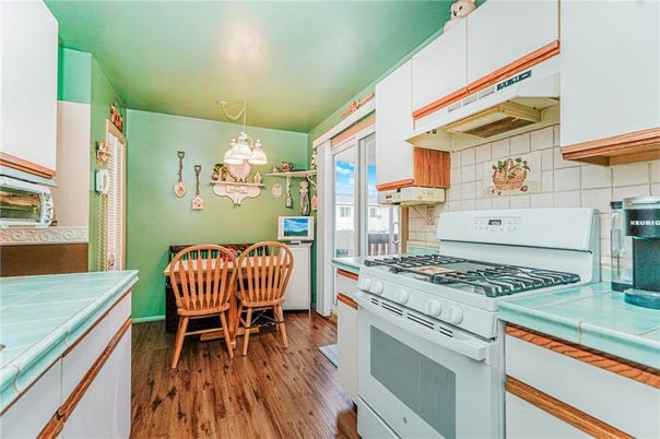 Chandelier, Dining room, Interior, Kitchen, Pendant Lights, Tile Countertops, Wood Texture Flooring