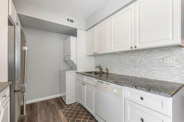 Interior, Kitchen, Washer, Wood Texture Flooring