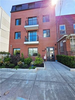 Exterior, Facade, Brick Facade, Rowhouse