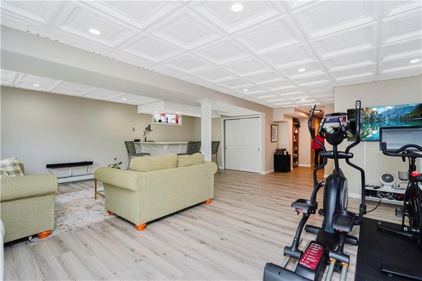 Fitness Equipment, Interior, Living room, Recessed Lighting, Wood Texture Flooring