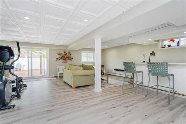 Fitness Equipment, Interior, Living room, Recessed Lighting, Wood Texture Flooring