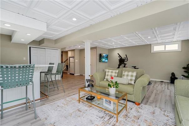 Fitness Equipment, Interior, Living room, Recessed Lighting, Wood Texture Flooring