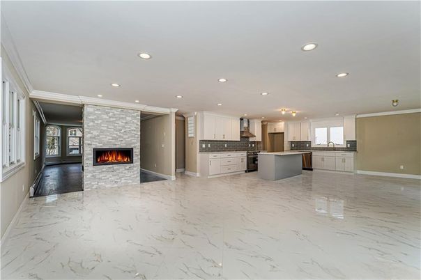 Fireplace, Interior, Kitchen, Marble, Recessed Lighting