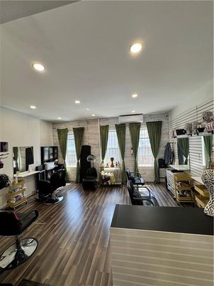 Fitness Equipment, Interior, Recessed Lighting, Wood Texture Flooring