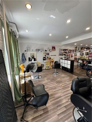 Fitness Equipment, Interior, Living room, Recessed Lighting, Wood Texture Flooring