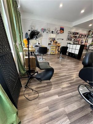 Fitness Equipment, Interior, Recessed Lighting, Wood Texture Flooring