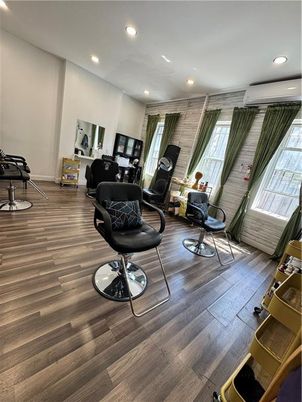 Fitness Equipment, Interior, Recessed Lighting, Wood Texture Flooring