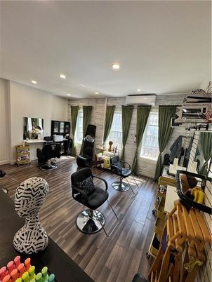 Fitness Equipment, Interior, Recessed Lighting, Wood Texture Flooring