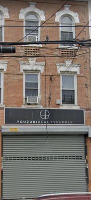 Exterior, Facade, Brick Facade, Rowhouse