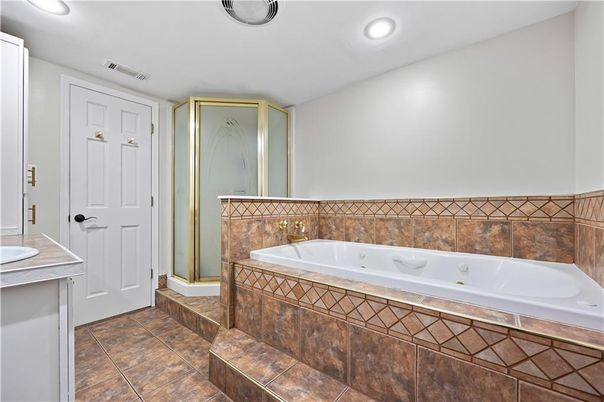 Bathroom, Interior, Recessed Lighting