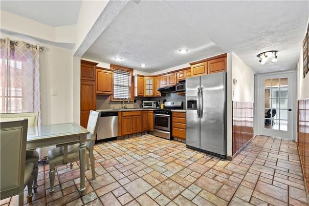 Dining room, Interior, Kitchen, Recessed Lighting, Stainless Steel Appliances