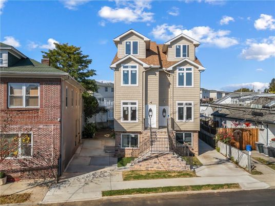 Exterior, Facade, Brick Facade, Queen Anne Victorian