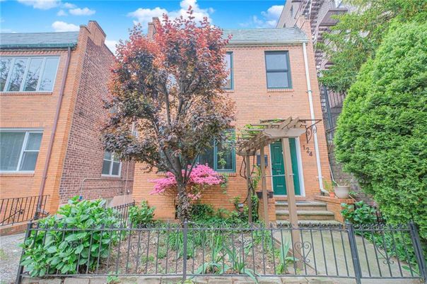 Exterior, Facade, Brick Facade, Rowhouse