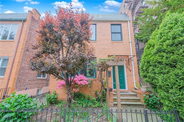 Exterior, Facade, Brick Facade, Rowhouse