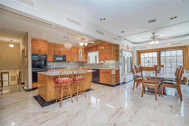 Chandelier, Dining room, Interior, Kitchen, Marble, Pendant Lights, Recessed Lighting