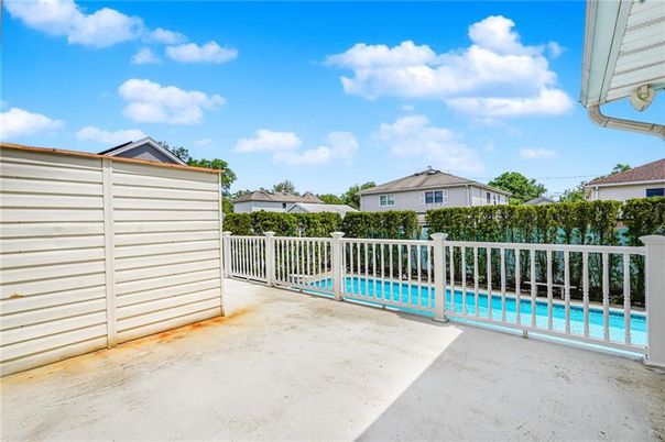Exterior, Pool