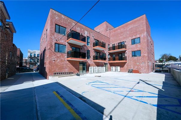 Exterior, Facade, Brick Facade, Rowhouse