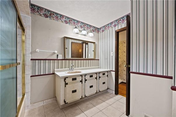 Bathroom, Dual Sink Vanities, Interior