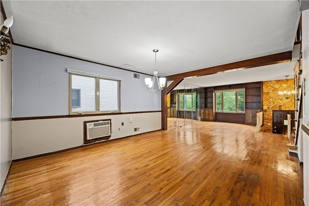 Empty room, Interior, Pendant Lights, Wood Texture Flooring