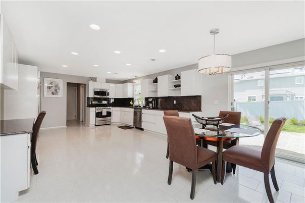 Chandelier, Dining room, Interior, Kitchen, Recessed Lighting, Stainless Steel Appliances