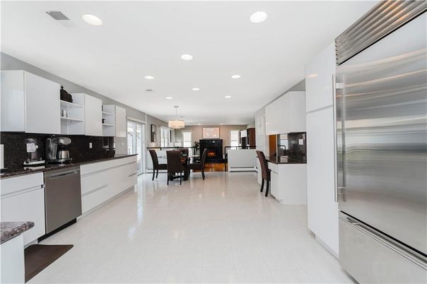 Dining room, Interior, Kitchen, Pendant Lights, Recessed Lighting, Stainless Steel Appliances