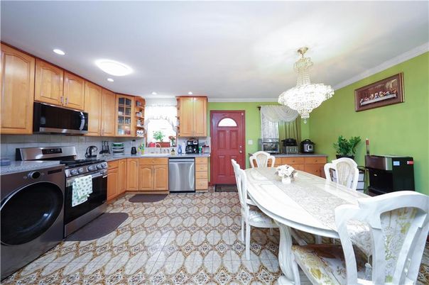 Chandelier, Dining room, Interior, Kitchen, Recessed Lighting, Stainless Steel Appliances
