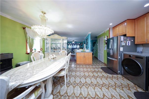 Chandelier, Dining room, Interior, Kitchen, Recessed Lighting, Washer