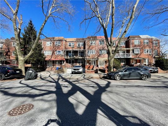 Exterior, Facade, Brick Facade, Rowhouse