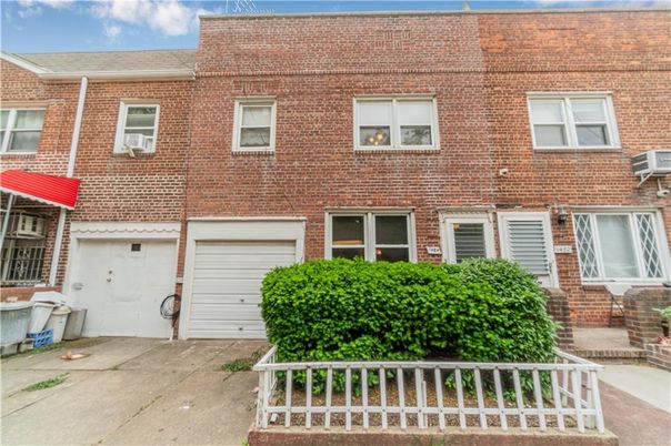 Attached, Exterior, Facade, Brick Facade, Rowhouse