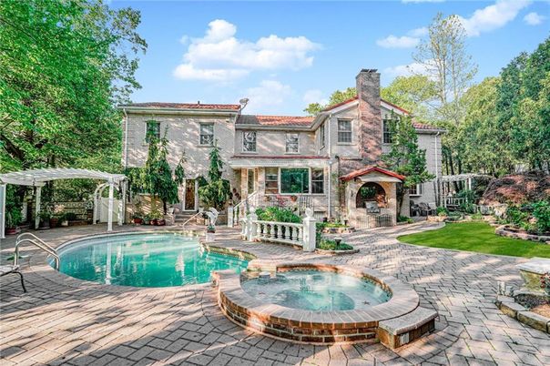 Exterior, Fireplace, Pool