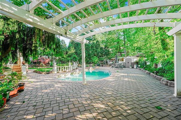 Exterior, Pool