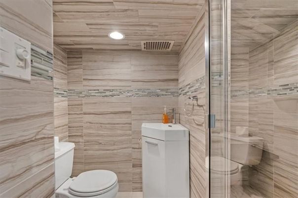 Bathroom, Interior, Recessed Lighting