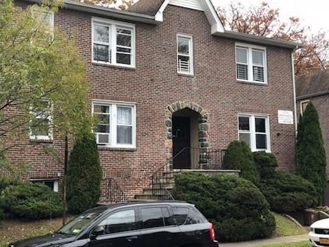 Exterior, Facade, Brick Facade, Rowhouse