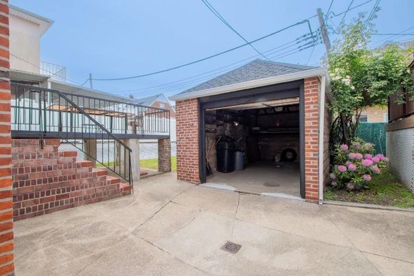 Detached Garage, Exterior