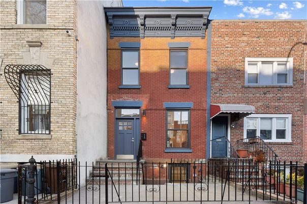 Exterior, Facade, Brick Facade, Rowhouse