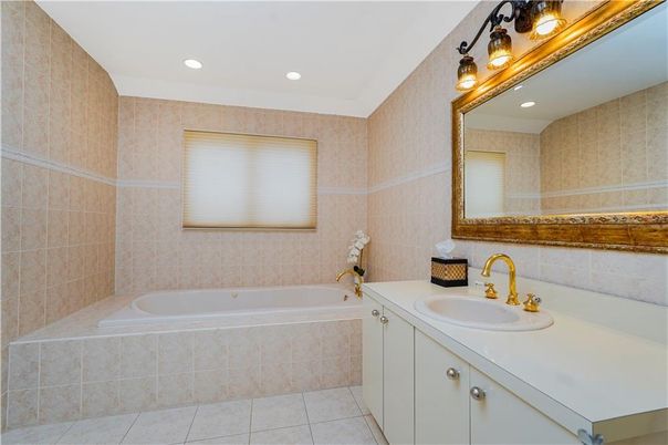 Bathroom, Interior, Recessed Lighting