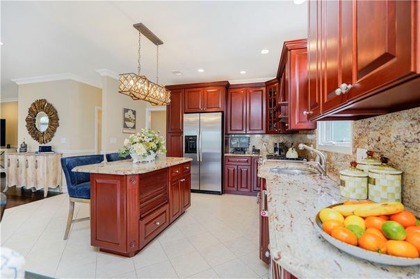 Chandelier, Dining room, Interior, Kitchen, Pendant Lights, Recessed Lighting, Stainless Steel Appliances