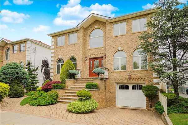Attached, Exterior, Facade, Brick Facade, Rowhouse