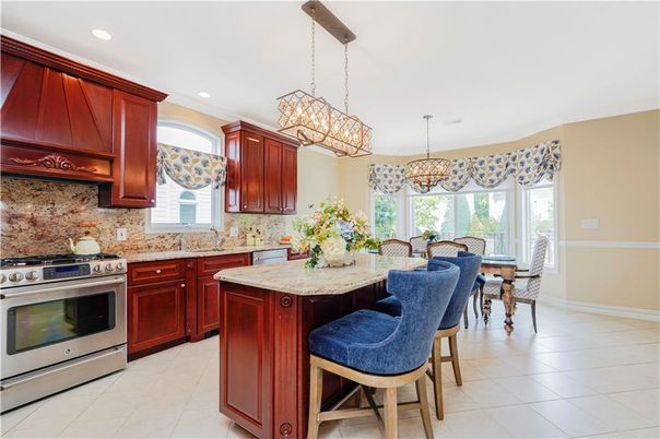 Chandelier, Dining room, Interior, Kitchen, Pendant Lights, Recessed Lighting, Stainless Steel Appliances
