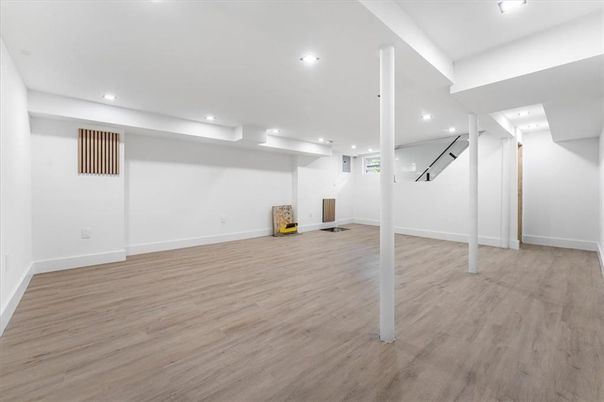 Empty room, Interior, Recessed Lighting, Wood Texture Flooring