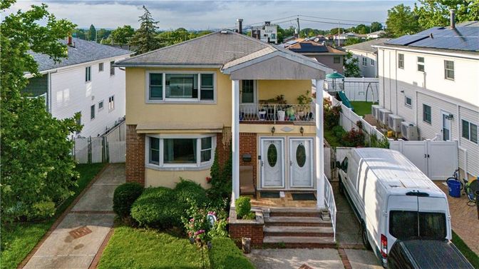 Exterior, Facade, Brick Facade, Solar Panels, Rowhouse